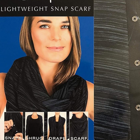 Champion Women's Lightweight Snap Scarf - Picture 2 of 10